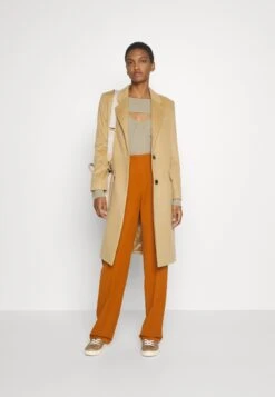 Boss CataraCappotto ClassicoMedium Beige Donna Cappotti BB121U09A-B11 14 Boss CataraCappotto ClassicoMedium Beige Donna Cappotti BB121U09A-B11 -DeFacto Negozio 01f82e5aa76d4055b192e204c58a43a9