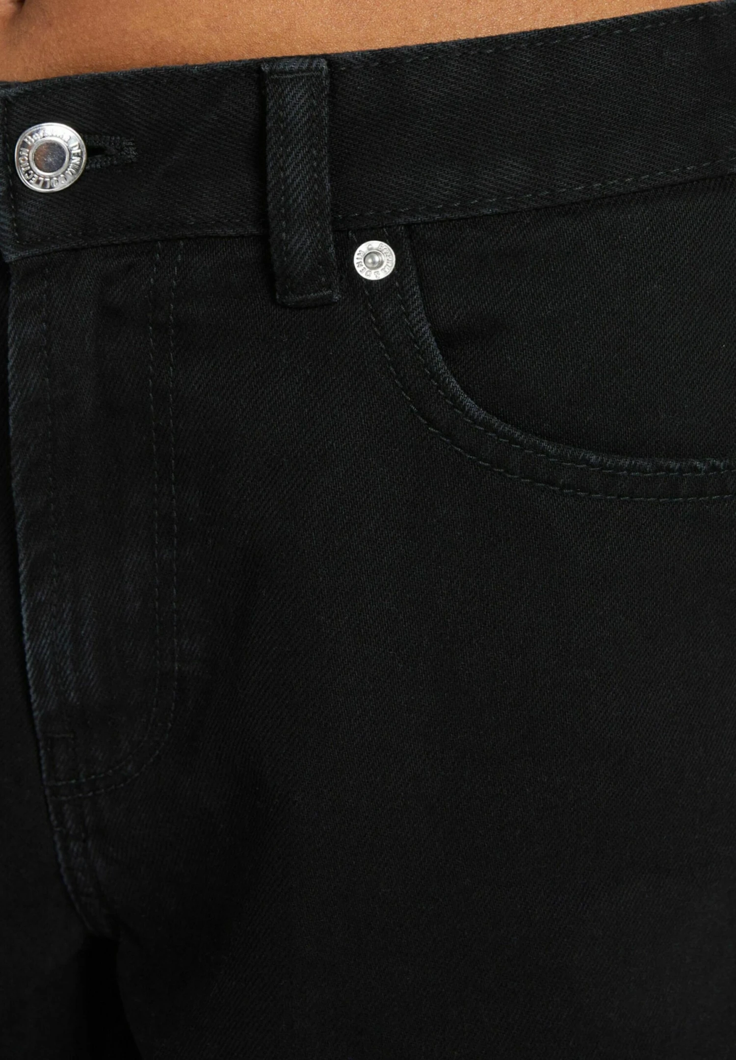 BERSHKA VintageBermudaShorts Di JeansBlack Donna Jeans BEJ21S09E-Q11 6 BERSHKA VintageBermudaShorts Di JeansBlack Donna Jeans BEJ21S09E-Q11 - immagine 4