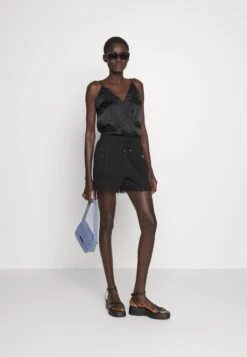 Vero Moda Tall Vmhoney LaceShortsBlack Donna Shorts VEB21S028-Q11 -DeFacto Negozio 155b78e321524678a6649436a38ce474