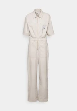 Calvin Klein Jeans Utility Back Cut Out BoilersuitTuta JumpsuitEggshell Donna Tute Jumpsuit C1821T00C-A11 -DeFacto Negozio 2587aac281ae4e8597a6588da41db4c0