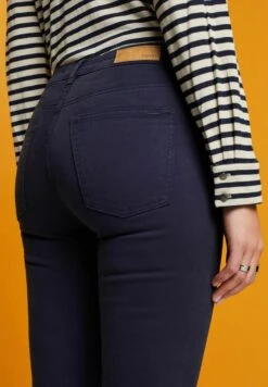 Edc By Esprit Stretchige Mid Rise In Cropped-LängeJeans Slim FitNavy Donna Jeans ED121N0RC-K11 19 Edc By Esprit Stretchige Mid Rise In Cropped-LängeJeans Slim FitNavy Donna Jeans ED121N0RC-K11 -DeFacto Negozio 2ab9c04450f7438088bf5761ba8250cf