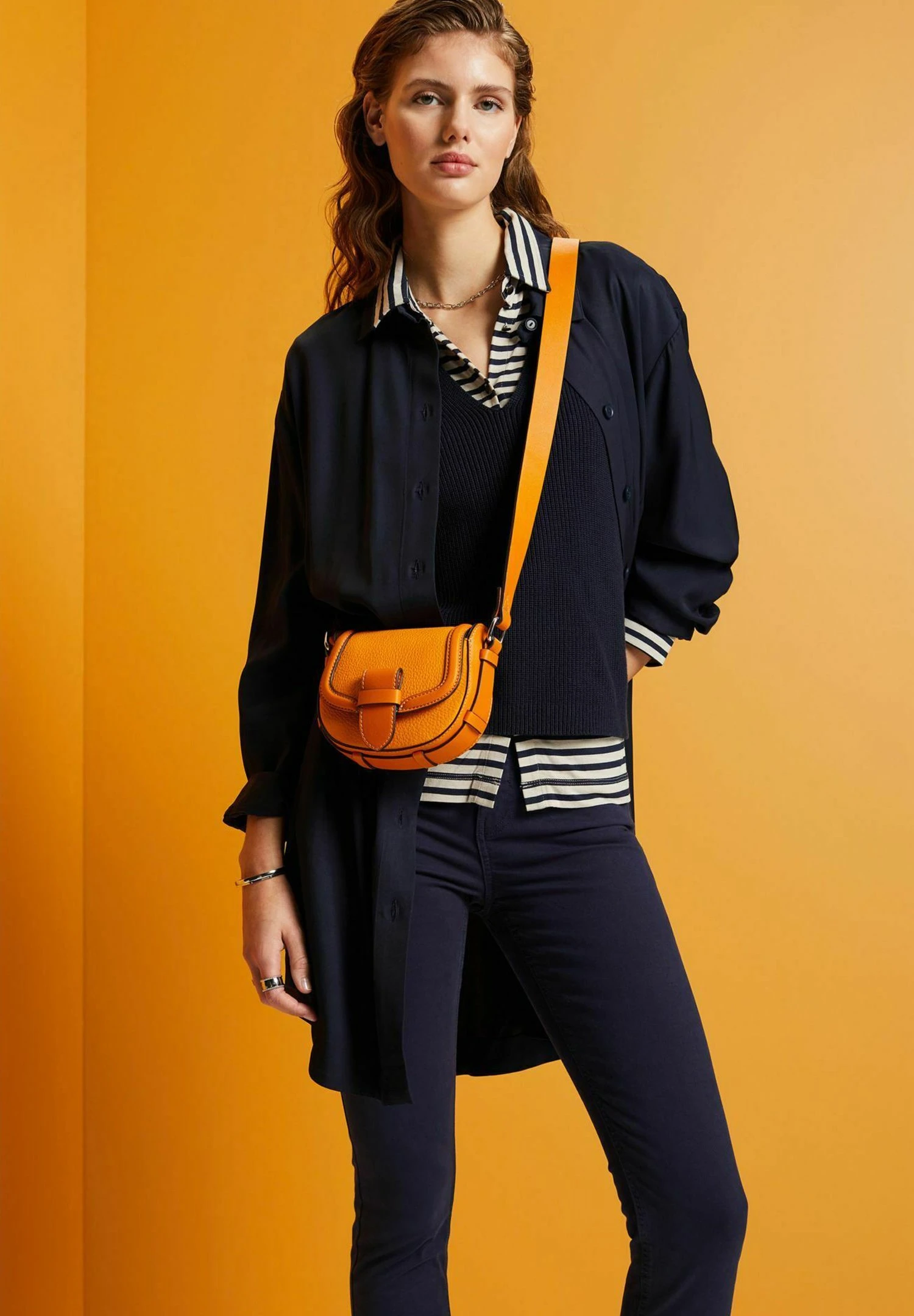 Edc By Esprit Stretchige Mid Rise In Cropped-LängeJeans Slim FitNavy Donna Jeans ED121N0RC-K11 8 Edc By Esprit Stretchige Mid Rise In Cropped-LängeJeans Slim FitNavy Donna Jeans ED121N0RC-K11 - immagine 6