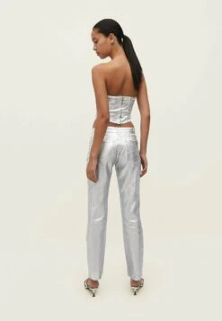 Stradivarius Low-Cut Metallic Jeans A SigarettaSilver Coloured Donna Jeans STH21N0I1-D11 -DeFacto Negozio 2ca8128f4c2b40ab8a40c7684dd25a8d