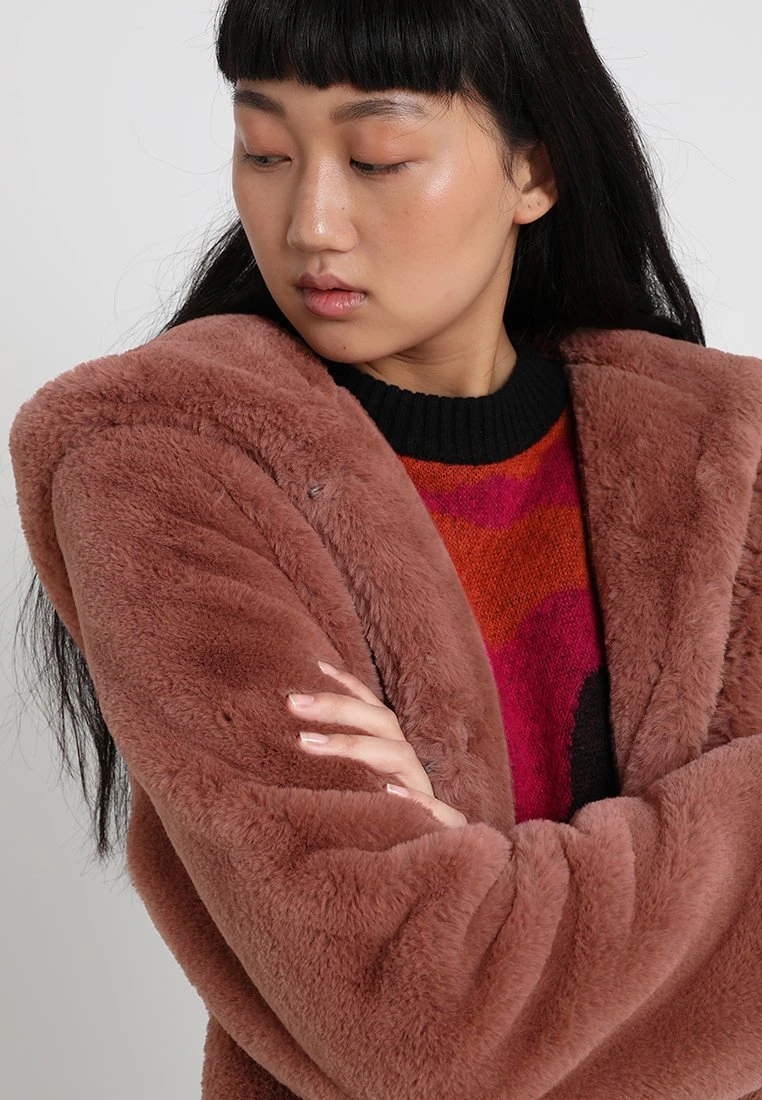 URBAN CLASSICS Ladies Hooded Teddy CoatCappotto InvernaleDarkrose Donna Cappotti UR621U00A-J11 6 URBAN CLASSICS Ladies Hooded Teddy CoatCappotto InvernaleDarkrose Donna Cappotti UR621U00A-J11 - immagine 4