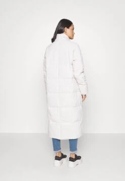 Selected Femme Slfnita B Noos - Piumino - Sandshell -DeFacto Negozio 3400b47e9630402b85f5a999becf36b9