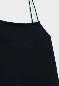 Stradivarius Short Strappy - Tuta Jumpsuit - Black -DeFacto Negozio 3bf87759555a4fb6be46fb70e49cf595