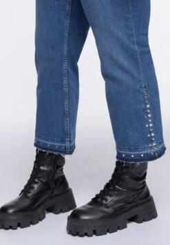 Cropped With Studs At The BottomJeans A ZampaBlu Donna Jeans FIO21N08I-K11 -DeFacto Negozio 3f8dda7868f74787af4a43fba7807294