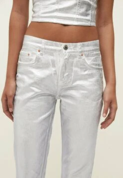 Stradivarius Low-Cut Metallic Jeans A SigarettaSilver Coloured Donna Jeans STH21N0I1-D11 -DeFacto Negozio 42cac05dff354ecb82745f20a0b1cf9b