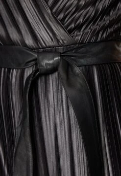 DKNY Double V Neck PleatedTuta JumpsuitBlack Donna Tute Jumpsuit DK121C0VL-Q11 -DeFacto Negozio 4a832e012eb941d0a0ba851c22a3ffa8