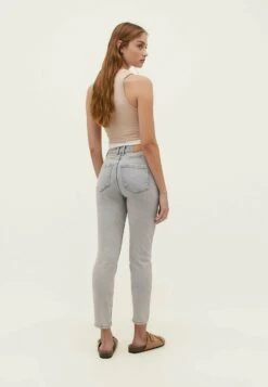 Stradivarius Slim-FitJeans Slim FitBlue Denim Donna Jeans STH21N0F8-K12 -DeFacto Negozio 4ade52d7a26a4539b6d9f43348781c89