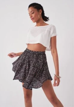 Crispy Floral Pattern ShortsBlack Donna Shorts H6621B00Q-Q11 -DeFacto Negozio 561f526df4894ca1906f1ec25f99a2e3