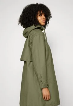 Lee ParkaOlive Grove Donna Cappotti LE421U00Z-N11 15 Lee ParkaOlive Grove Donna Cappotti LE421U00Z-N11 -DeFacto Negozio 60a8df86cdfc47aab490c97a344a693c