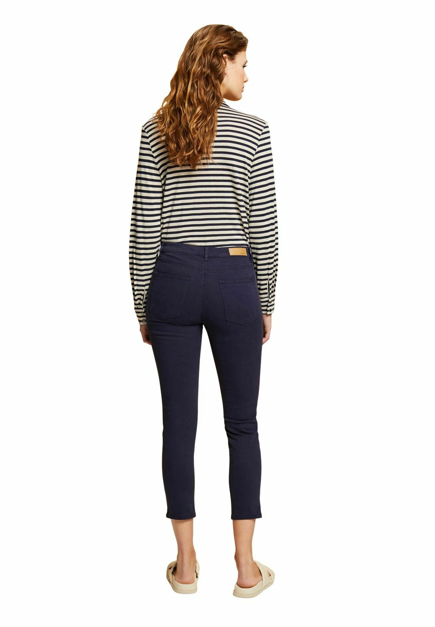 Edc By Esprit Stretchige Mid Rise In Cropped-LängeJeans Slim FitNavy Donna Jeans ED121N0RC-K11 4 Edc By Esprit Stretchige Mid Rise In Cropped-LängeJeans Slim FitNavy Donna Jeans ED121N0RC-K11 - immagine 2