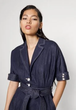Emporio Armani DressesTuta JumpsuitDenim Blue Donna Tute Jumpsuit EA821T001-K11 12 Emporio Armani DressesTuta JumpsuitDenim Blue Donna Tute Jumpsuit EA821T001-K11 -DeFacto Negozio 6d442e8c88af4739ae271a606e27cb45