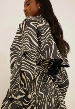 NA-KD Trench - Swirl Print -DeFacto Negozio 70117693bda84ba18869cbfa9b04bd94