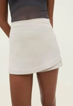 Stradivarius Gonna A PortafoglioBeige Donna Shorts STH21S07G-B11 -DeFacto Negozio 774cb06191c94e669ae93a2541241fcc