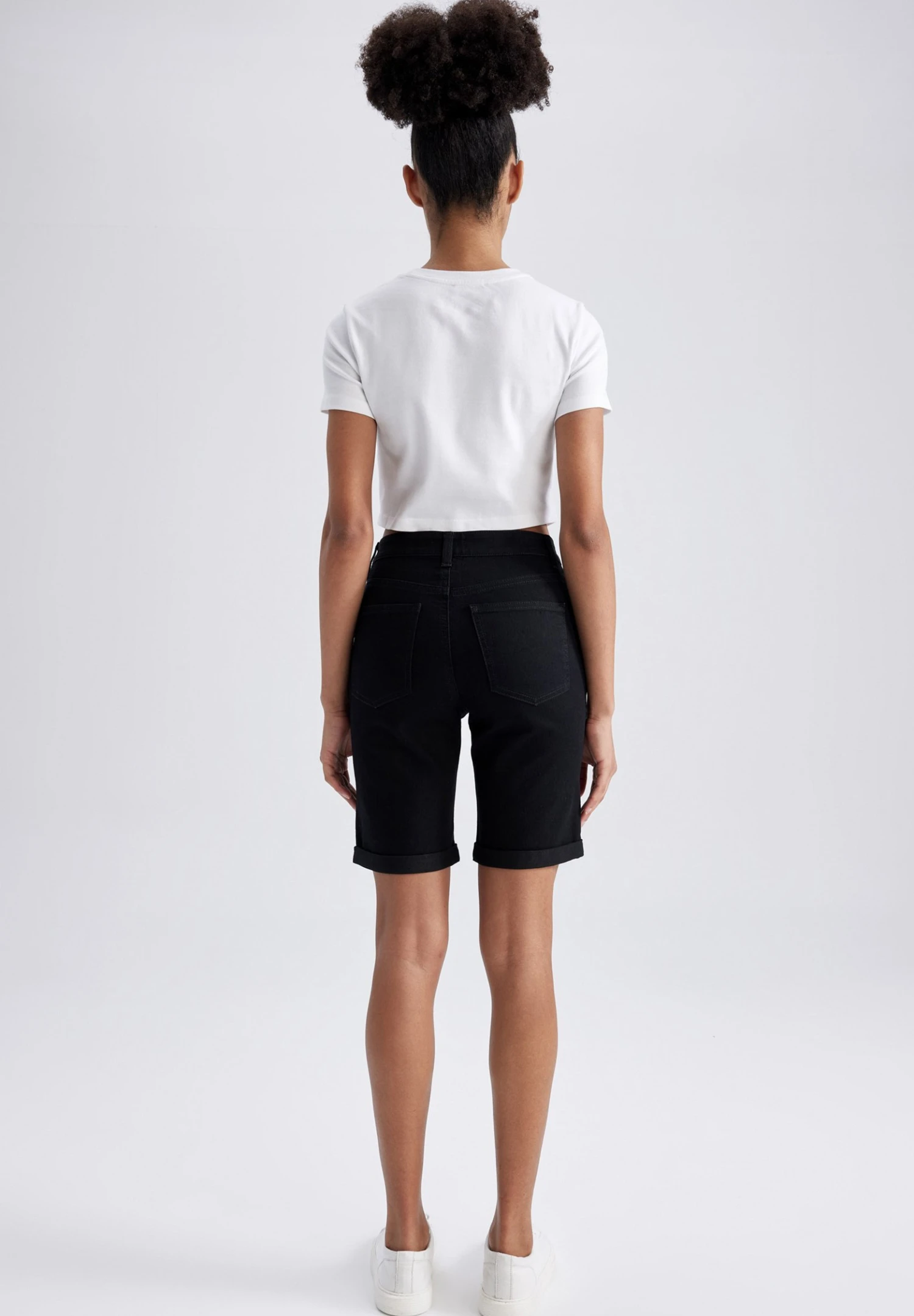 DeFacto BermudaShorts Di JeansBlack Donna Jeans DEZ21S0BK-Q11 5 DeFacto BermudaShorts Di JeansBlack Donna Jeans DEZ21S0BK-Q11 - immagine 3