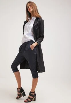 Kaffe Jillian Capri Pants - Shorts - Midnight Marine -DeFacto Negozio 95f12cfdfb794ddfb5f08fa62465de5f