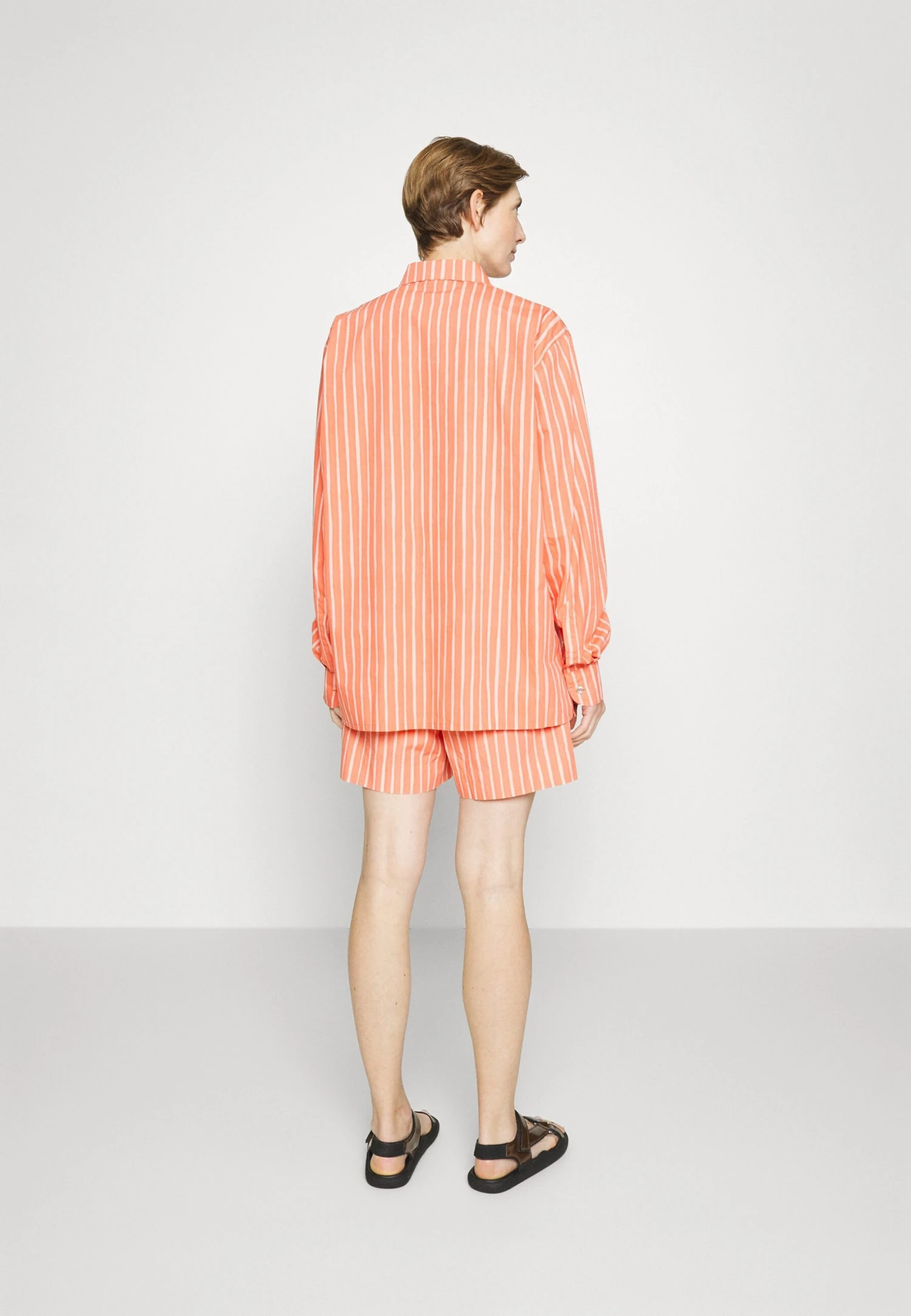 Marimekko Kioski Jokapoika ShortsRed/Pink Donna Shorts M4K21S002-G11 5 Marimekko Kioski Jokapoika ShortsRed/Pink Donna Shorts M4K21S002-G11 - immagine 3