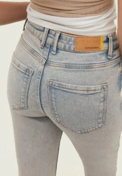 Stradivarius Slim-FitJeans Slim FitBlue Denim Donna Jeans STH21N0F8-K12 -DeFacto Negozio 9ceea44c19d74ad995a757c51703d682