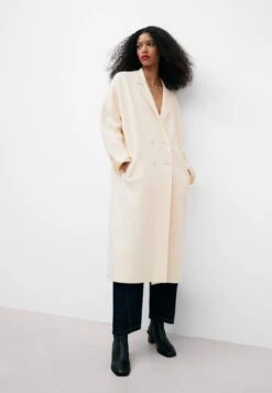 ADOLFO DOMINGUEZ Double-Fronted Knitted Cappotto ClassicoLight Cream Donna Cappotti ADL21U01V-B11 -DeFacto Negozio 9e87b652720f4cbd818a8ef8a7b532d0