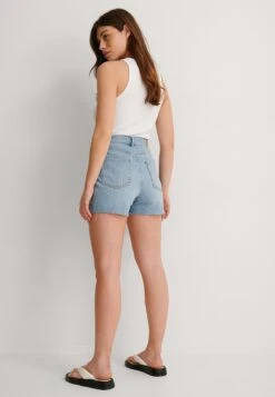 NA-KD Raw Hem - Shorts Di Jeans - Light Blue -DeFacto Negozio a1a1d7b0189c481db80b66066bc1565a