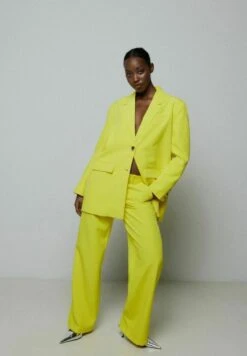 Cappotto CortoBlazing Yellow Donna Cappotti SXX21G00B-E11 -DeFacto Negozio b43aefc67c01406ab40a7e3c359cfd8b