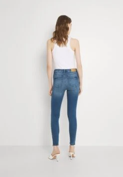 Noisy May NmkimmyJeans Skinny FitLight Blue Denim Donna Jeans NM321N0LL-K11 11 Noisy May NmkimmyJeans Skinny FitLight Blue Denim Donna Jeans NM321N0LL-K11 -DeFacto Negozio b4a0a1a84f2a44f499c137401ecf06f5