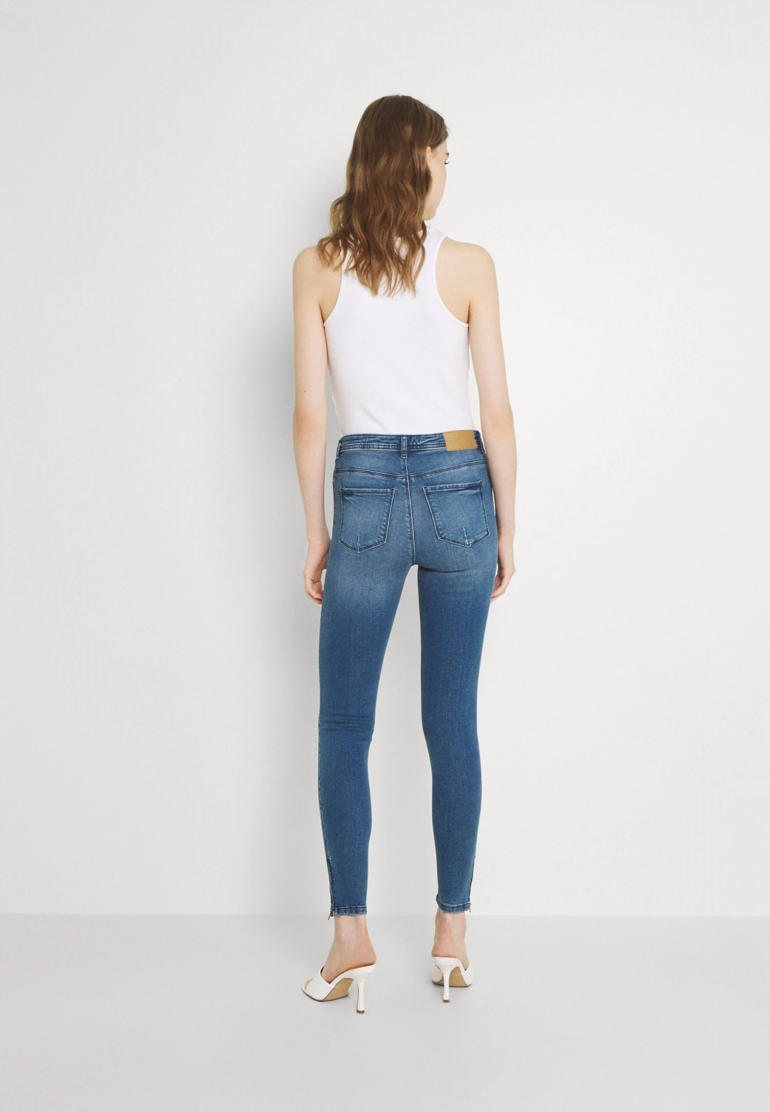 Noisy May NmkimmyJeans Skinny FitLight Blue Denim Donna Jeans NM321N0LL-K11 5 Noisy May NmkimmyJeans Skinny FitLight Blue Denim Donna Jeans NM321N0LL-K11 - immagine 3
