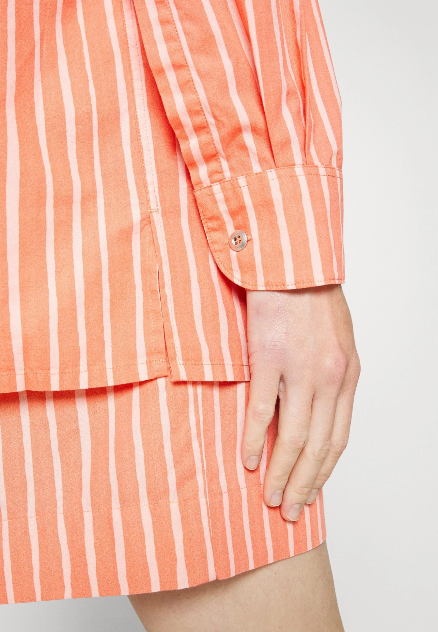 Marimekko Kioski Jokapoika ShortsRed/Pink Donna Shorts M4K21S002-G11 7 Marimekko Kioski Jokapoika ShortsRed/Pink Donna Shorts M4K21S002-G11 - immagine 5