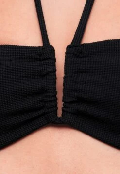 Oysho U-Cut Bandeau - Bikini Pezzo Sopra - Black 13 Oysho U-Cut Bandeau - Bikini Pezzo Sopra - Black -DeFacto Negozio c36bfa421ef94f34b096ce13dbdb1605