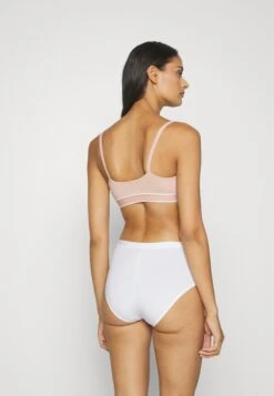 Lacoste Bustino - Cameo -DeFacto Negozio c4a59a32991f461eb26e8ea0df0e3788