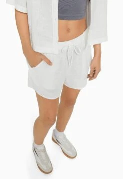 BERSHKA Rustic With ShirringShortsWhite Donna Shorts BEJ21S09P-A11 11 BERSHKA Rustic With ShirringShortsWhite Donna Shorts BEJ21S09P-A11 -DeFacto Negozio c6d1cf65b0f04e1ba3bf38dc0f85c37a