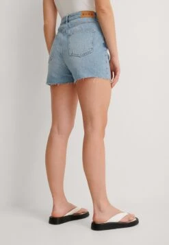 NA-KD Raw Hem - Shorts Di Jeans - Light Blue -DeFacto Negozio d13f97aada6d48d1a61df8b6e9f4c558
