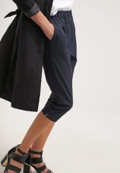 Kaffe Jillian Capri Pants - Shorts - Midnight Marine -DeFacto Negozio d674bc972356409d9f9084c4f26207f5