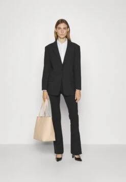 Hugo Agura - Cappotto Corto - Black -DeFacto Negozio e4b169adff4147039efe7da92679c1e7