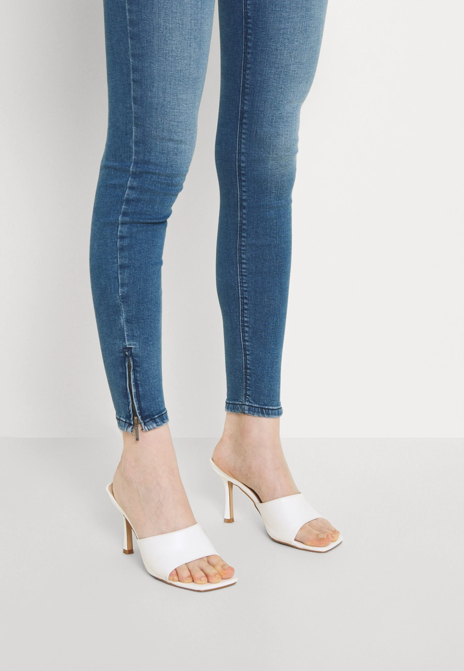 Noisy May NmkimmyJeans Skinny FitLight Blue Denim Donna Jeans NM321N0LL-K11 6 Noisy May NmkimmyJeans Skinny FitLight Blue Denim Donna Jeans NM321N0LL-K11 - immagine 4